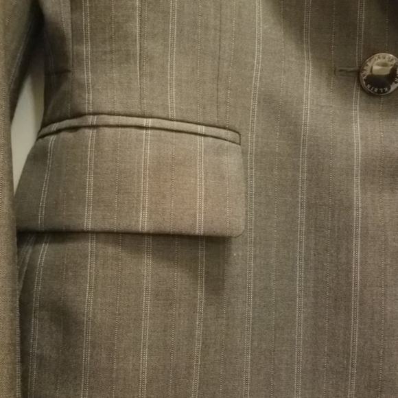 Hourglass Wool blazer in Grey Pinstripe - Picture 2 of 4